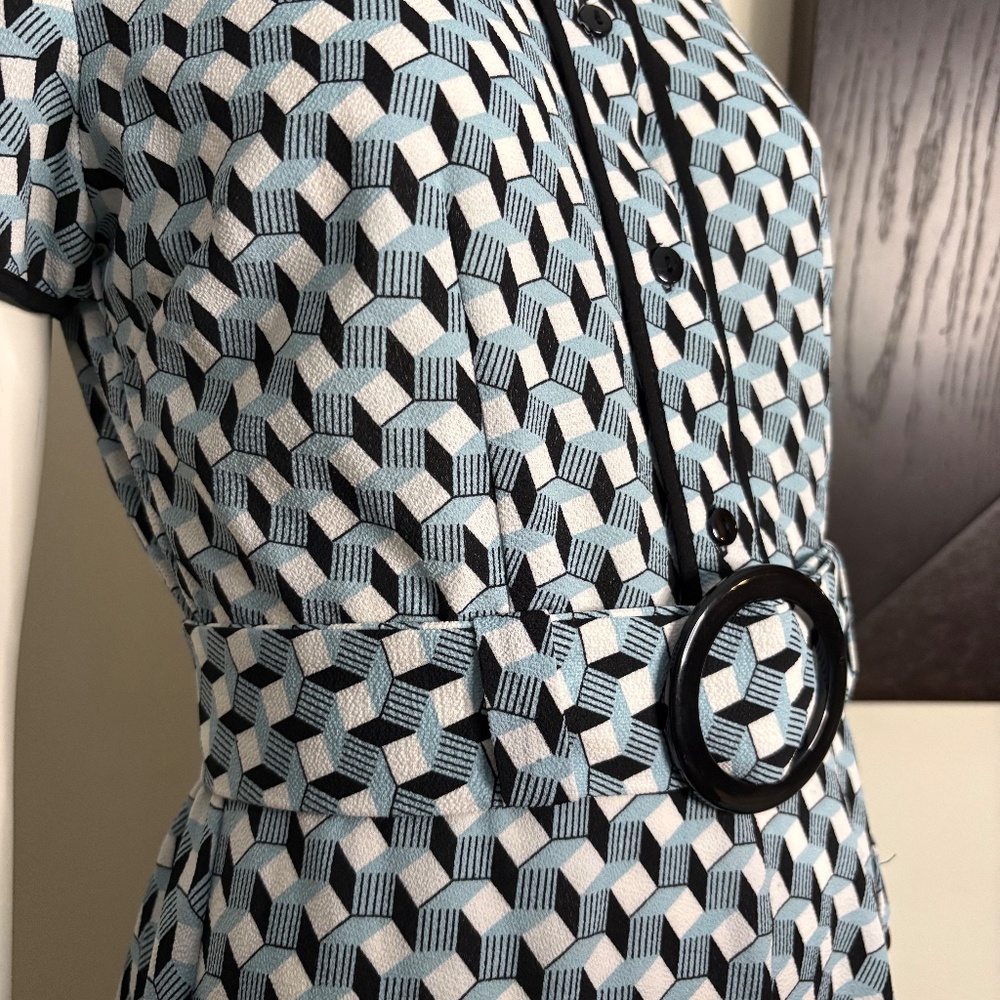 Vintage style blue and white dress with belt - Picture 4 of 8